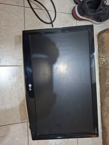 TV LG antiga com defeito