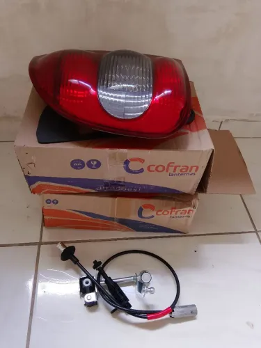 Vendo lanterna do Corsa com cabo de velocímetro tudo por 200 ZAP *