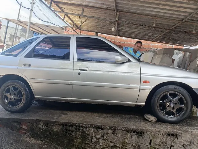 Ford Escort GLX 1.8i 16V 4P 1998