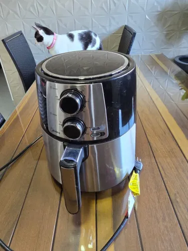 AIR FRYER MARCA MIDEA 220 v 