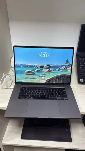 MacBook Pro 16? A2141 | Intel Core i7 | 16GB RAM | SSD | Radeon Pro | Retina