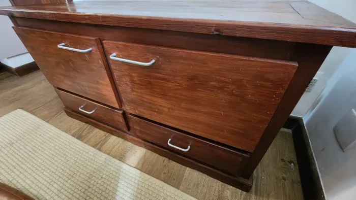 Aparador / Rack com detakhes de Pinho de Riga
