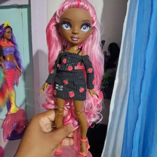 Boneca Rainbow high