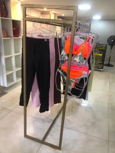 Arara meio dourada 490.00