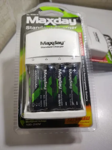 Vendo Kit carregador de pilhas AA, AAA e bateria 9 volts, modelo Maxday 