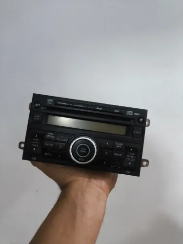 Som Rádio Original Nissan Versa / March - Leitor MP3, CD, AUX e iPod