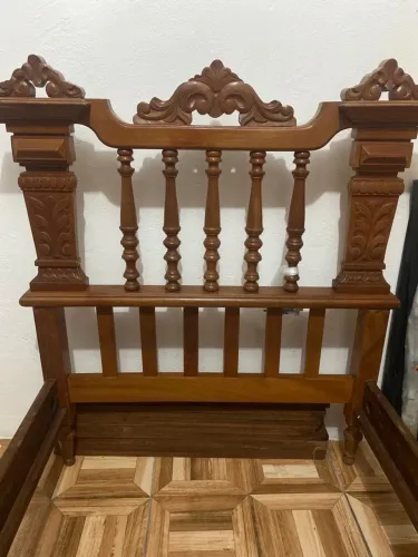 Cama madeira antiga