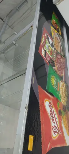 Vendo ilha refrigerada 2 metros em ótimo estado