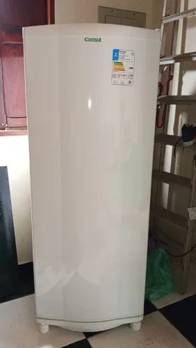 Estou vendendo uma geladeira valor R$ 1.600