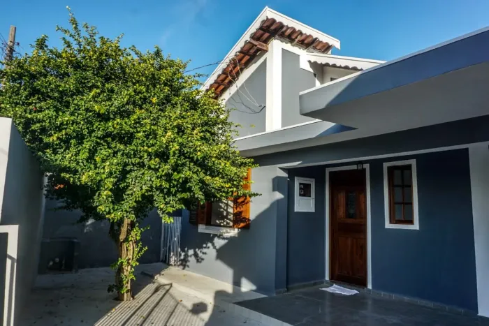 Casa para Locação em Pindamonhangaba, Centro, 3 dormitórios, 1 banheiro, 1 vaga