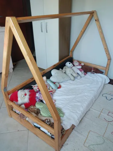 Cama infantil montessoriana 