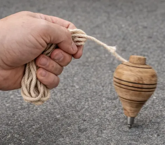 Pião de Madeira Infantil com Corda - Brinquedo Tradicional Educativo e Retrô para Crianças