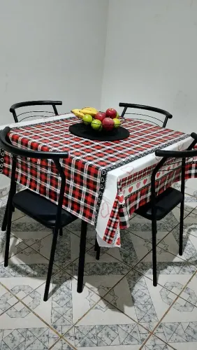 MESA COM 4 CADEIRAS !!!