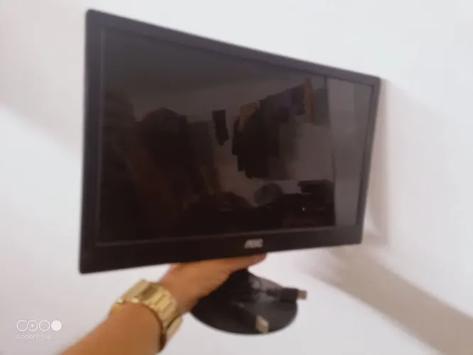 Monitores VGA funcionando perfeitamente e com os cabos