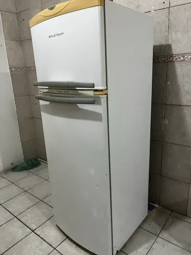 Geladeira a venda