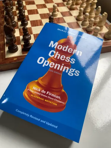 Livro de Xadrez. Moder Chess Openings (guia de aberturas 100% em inglês)