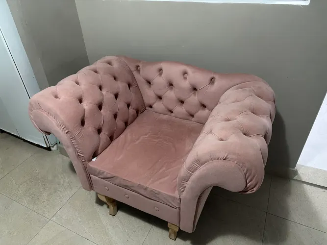 Poltrona Chesterfield Veludo Rosê - Excelente Estado