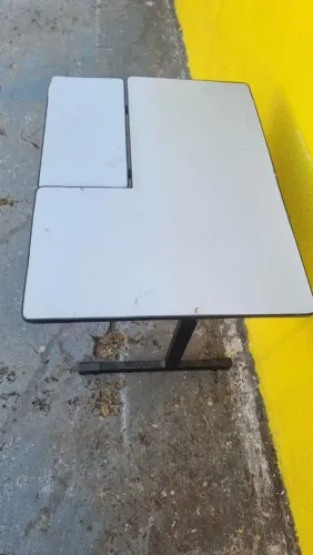 Mesa de escritório marcas de uso medindo 0.90 x 0.69 x 0.73 altura ((ENTREGO GRATIS))