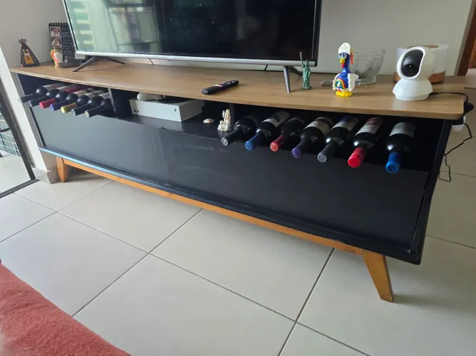 Rack preto com madeira 189x60