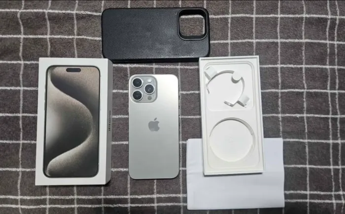 iPhone 15 Pro Max Muito Novo com nota fiscal 