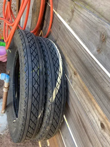 Vendo peneus aro 21 pra carroça ou pra charrete estão novos