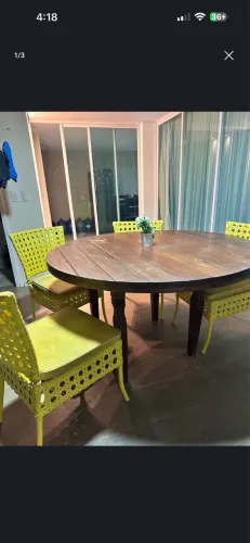 Mesa em madeira maciça - 6 lugares