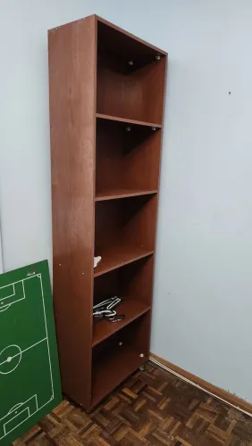Estante Livreiro Vertical com 5 Nichos e Rodinhas - Marrom