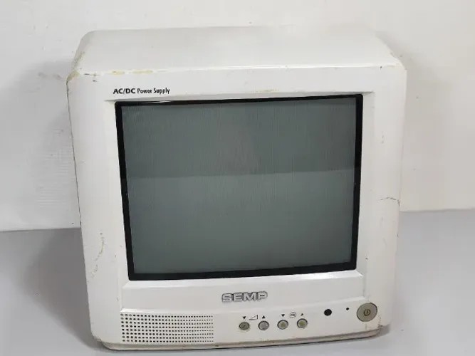 Com Defeito LEIA a Descrição do anuncio - TV Semp 10 Compacta A Cores Dew (Usado)
