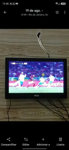 Vendo essa TV de 19 polegadas seminova não é smart 