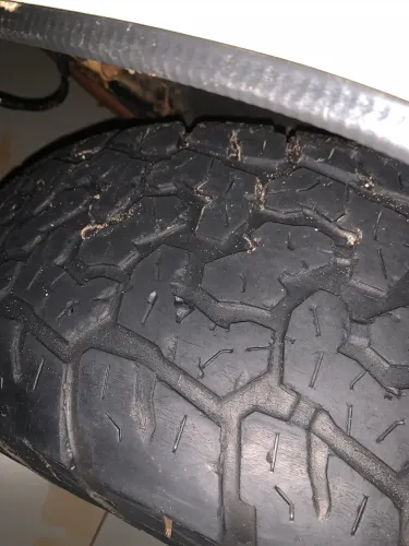 Vendo 2 pneus de camionete