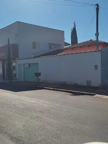 Vende-se 3 casas bem confortável e bem localizada em santa Barbara de Go