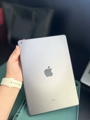 iPad 9 64GB com película, capinha e cabo