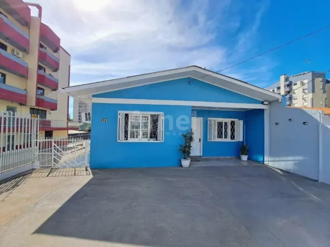 Casa 04 dormitórios na Annes em Passo Fundo, para venda.