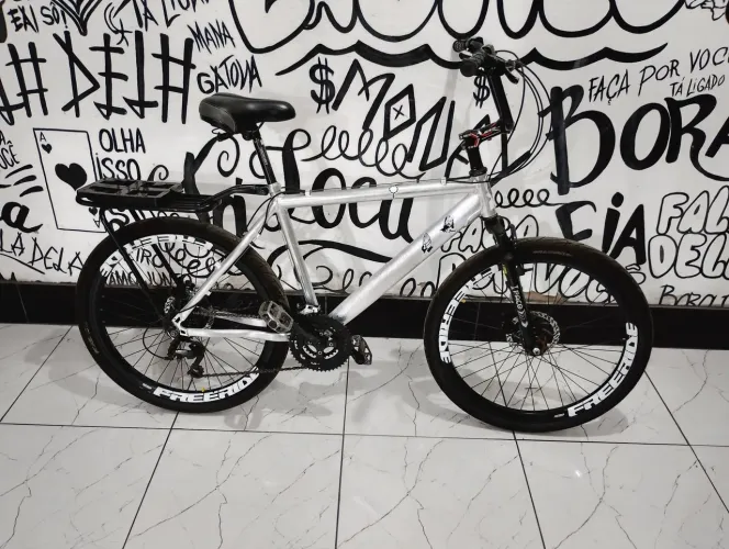 Bicicleta de Alumínio conservada 