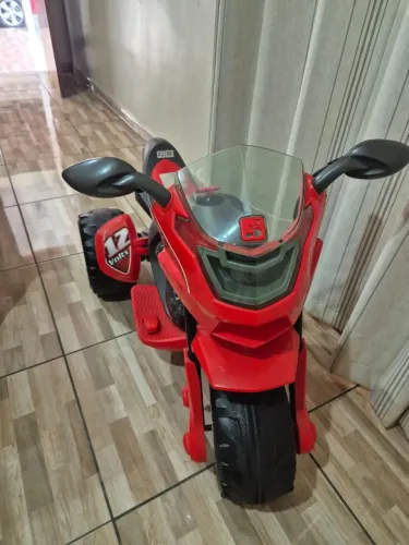 Moto elétrica infantil 
