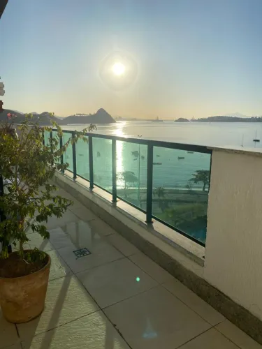 Cobertura à venda em Charitas  Vista total para o mar!