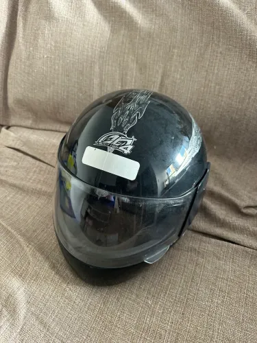 Capacete preto 
