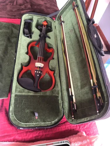Violino elétrico com acessórios 