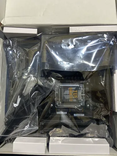 Kit Ryzen 5 8600G + ASUS TUF Gaming B650M-E WiFi ? NOVOS