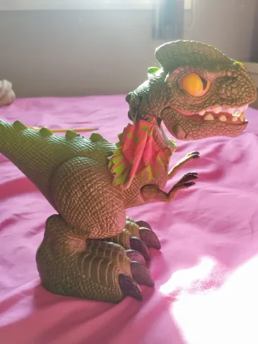 Boneco dinossauro