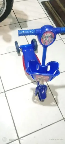 Patinete azul 3 rodas com Led e musica