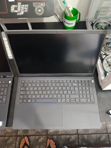 2 Notebooks quebrados para peças ou reparo