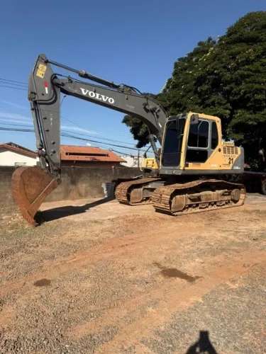 Escavadeira Volvo 140 B, ano 2009