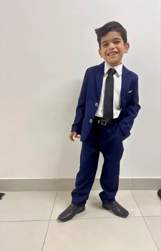 Terno infantil usado uma única vez ! 6 anos WhatsApp * 