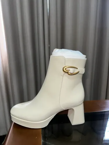 Bota Plataforma Dolly Verona Low Couro Off White - Larroude - Tamanho 38/39