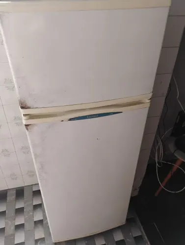 Geladeira usada em bom estado funcionando perfeitamente 
