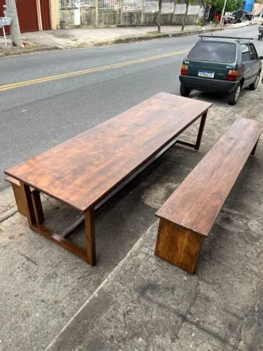 Mesa de madeira com bancos rustica