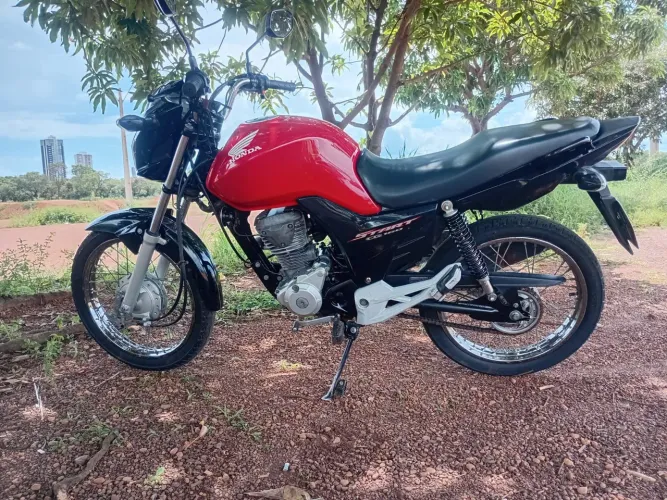 Moto bem conservada de um único dono 
