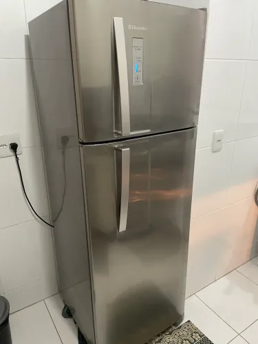 Vendo geladeira Eletrolux 310 litros