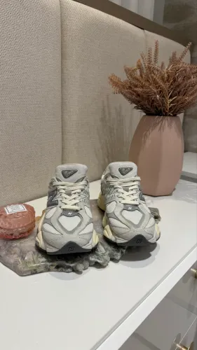 Tênis New balance 9060